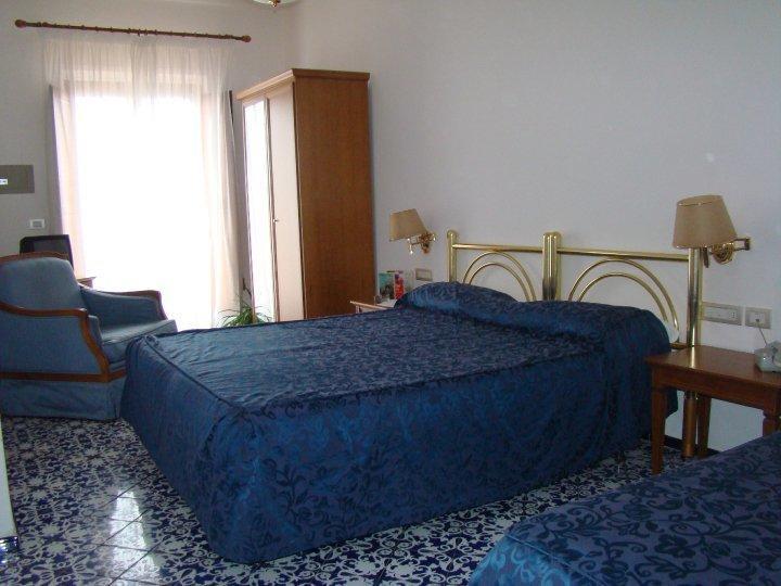 Hotel Zi'Ntonio Скала Номер фото